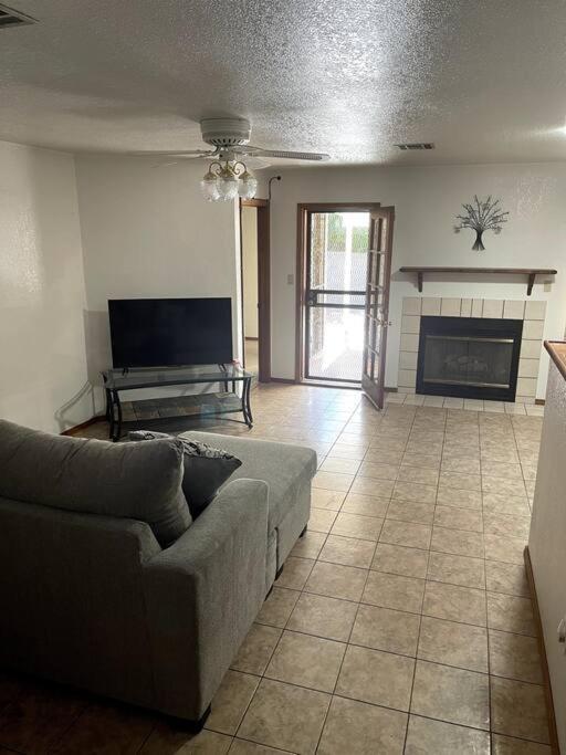 Townhouse, Two Car Garage, Fireplace Back Yard Las Cruces Bagian luar foto