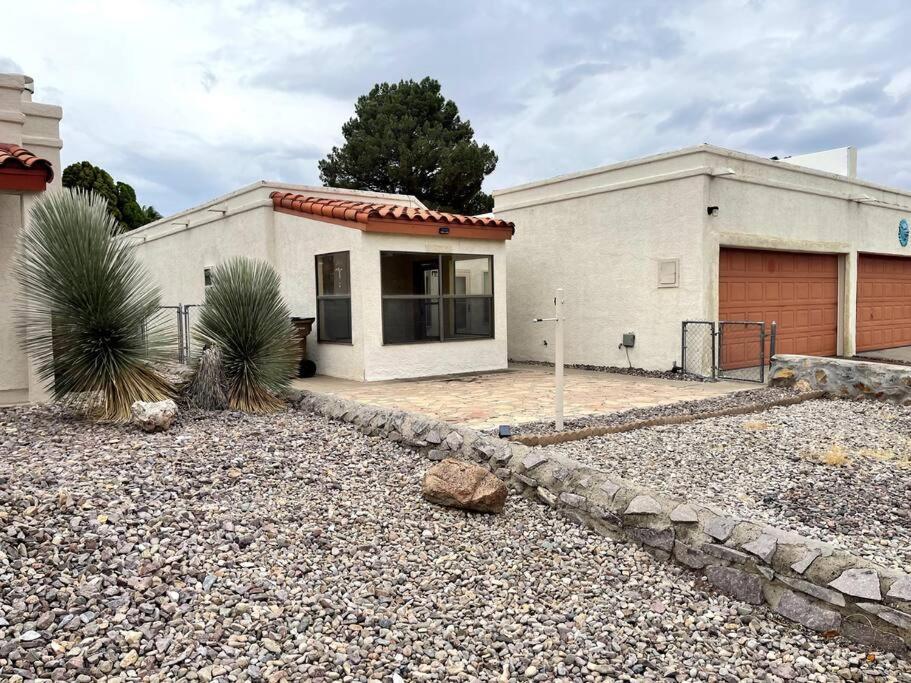 Townhouse, Two Car Garage, Fireplace Back Yard Las Cruces Bagian luar foto